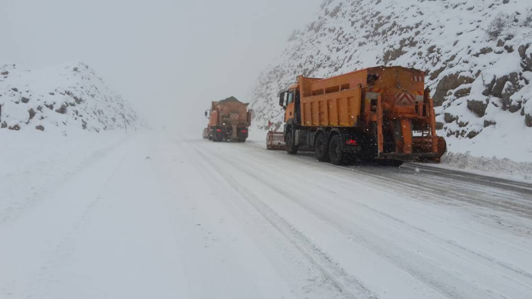 Konya-Antalya yolu beyaz bereketle kaplandı: Ekipler dur durak bilmiyor 5